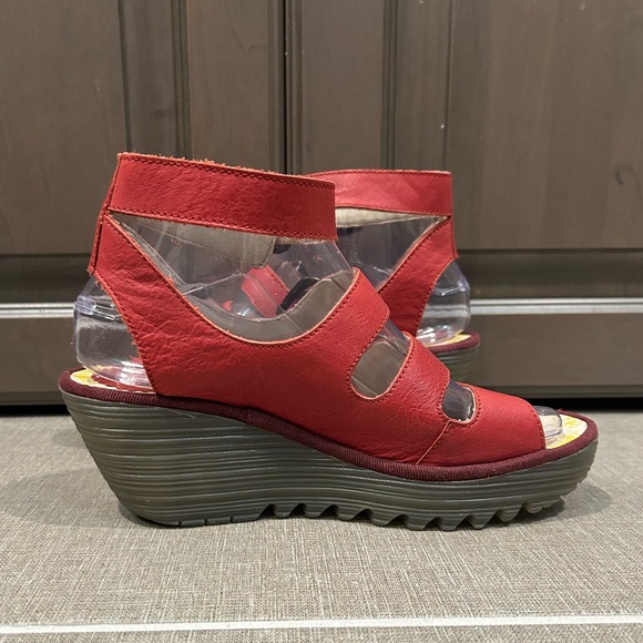 Fly London Yorn Wedge in Red, Size 37 - Picture 2 of 8